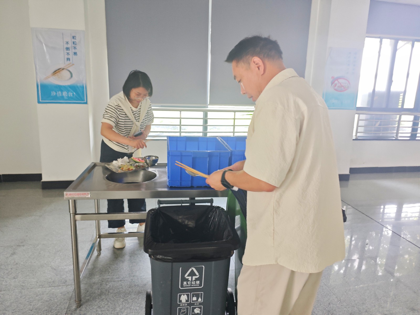 信安航運(yùn)公司開(kāi)展“分類(lèi)新‘食尚’ 環(huán)保無(wú)‘剩’宴”主題活動(dòng)